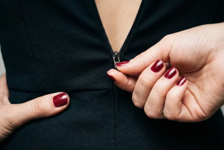 The Zip — original feminisation fiction illustration